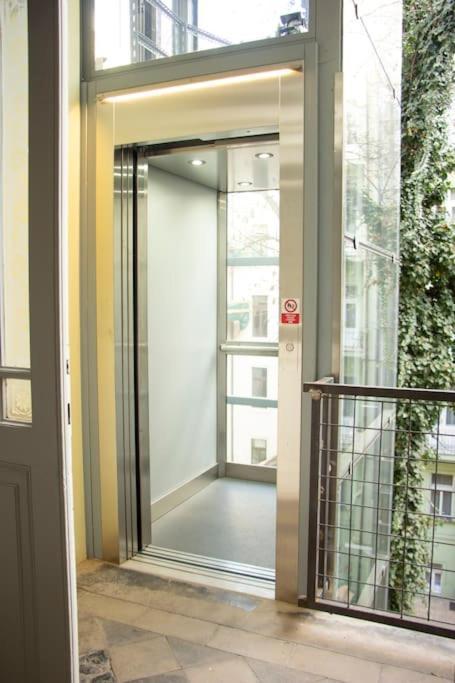 Balcony King 12 Min From Charles Bridge Apartamento *